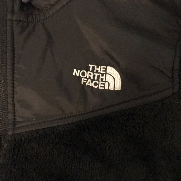 Black fuzzy north face - Picture 2 of 2